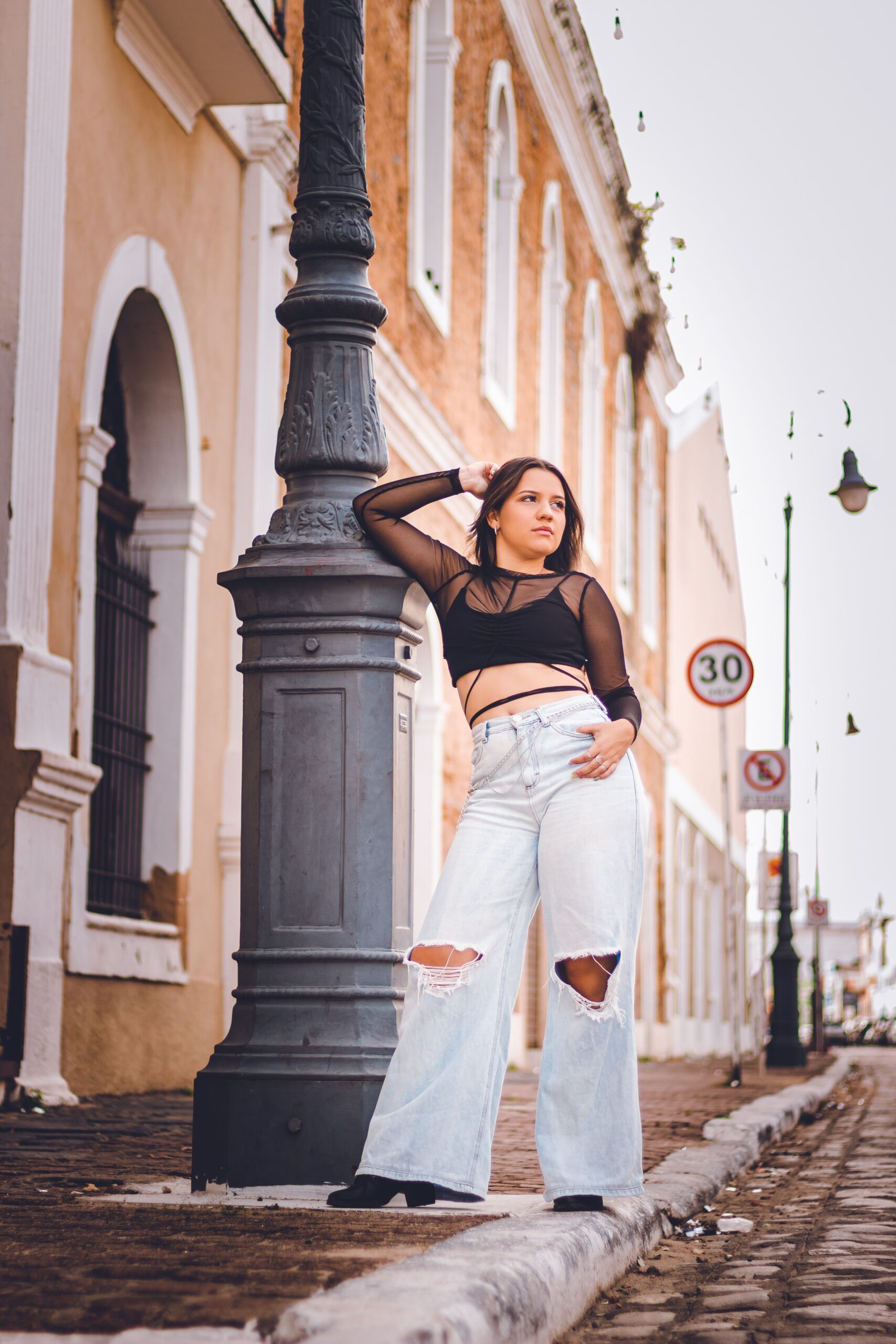 outfit top trasparente e jeans
