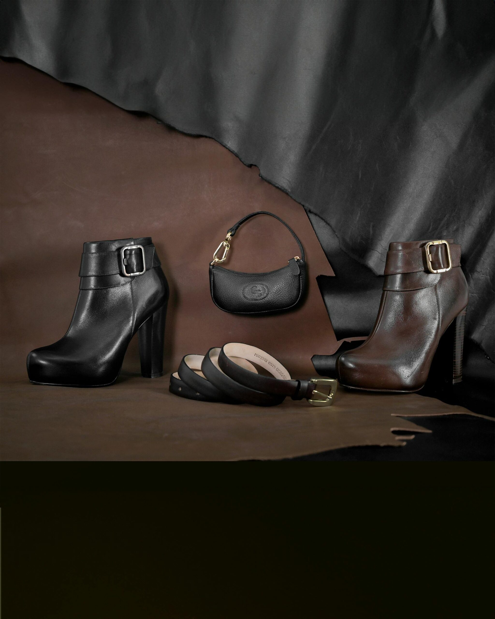 Accessori moda con scarpe con tacco, borsa e cintura in pelle usati per completare un outfit secondo la regola del 7 nella moda