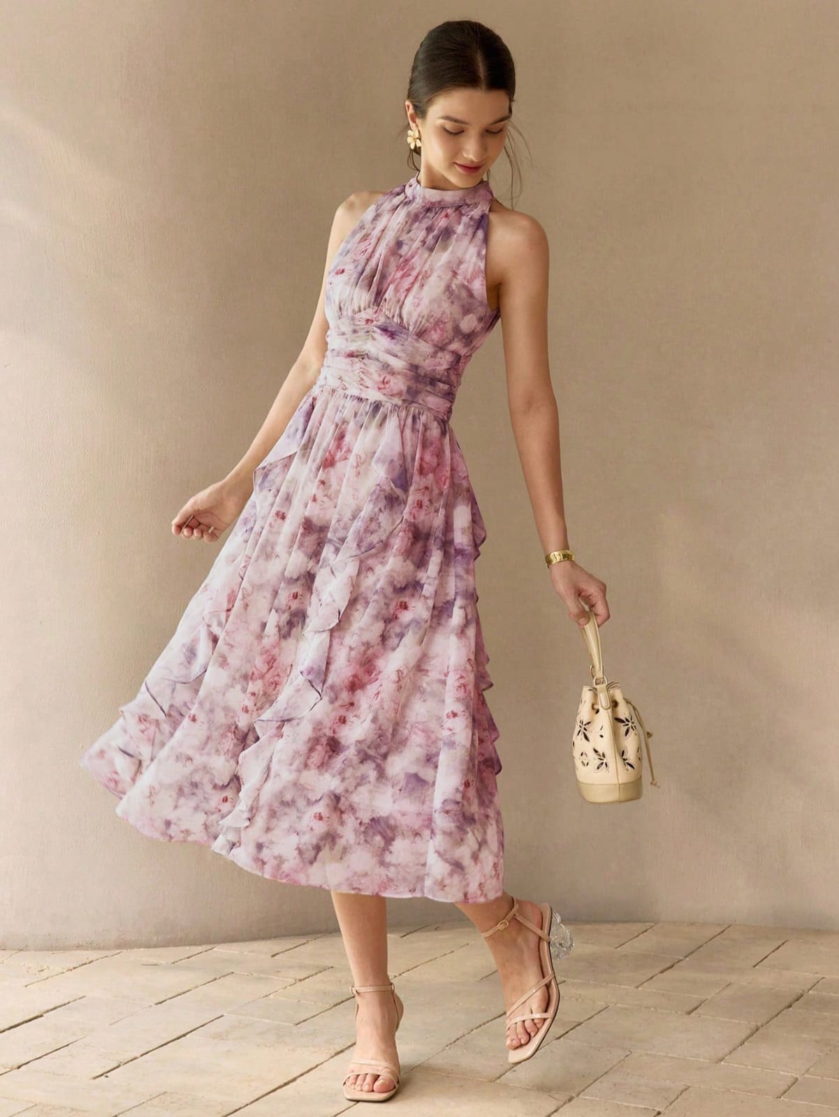 Come Vestirsi Comunione Invitata: Guica Completa ai Look 4 MOTF PREMIUM Vestito midi con vita arricciata, balze e stampa floreale all-over, outfit da donna invitata comunione